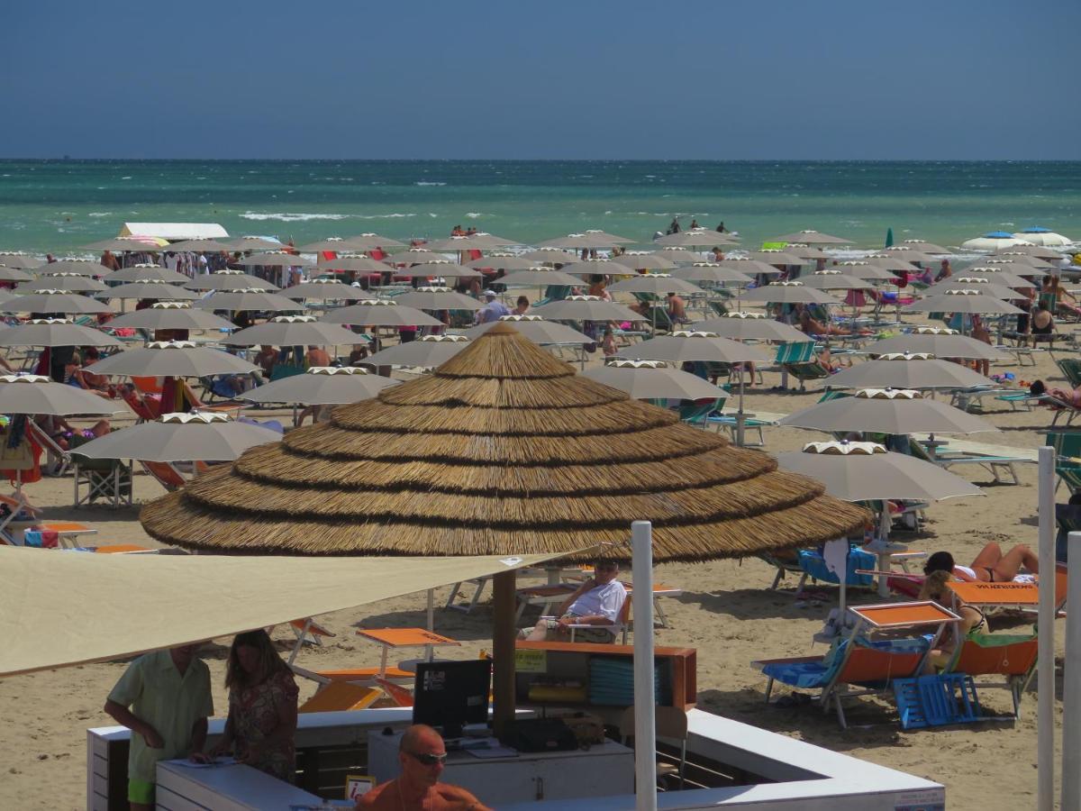 Hotel Giorg - Waterpark Included Rimini Exterior foto