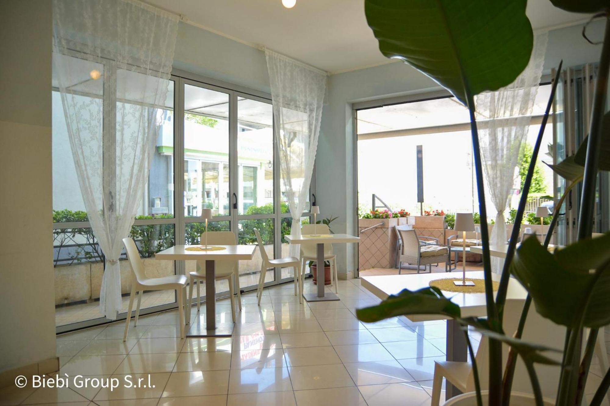 Hotel Giorg - Waterpark Included Rimini Exterior foto