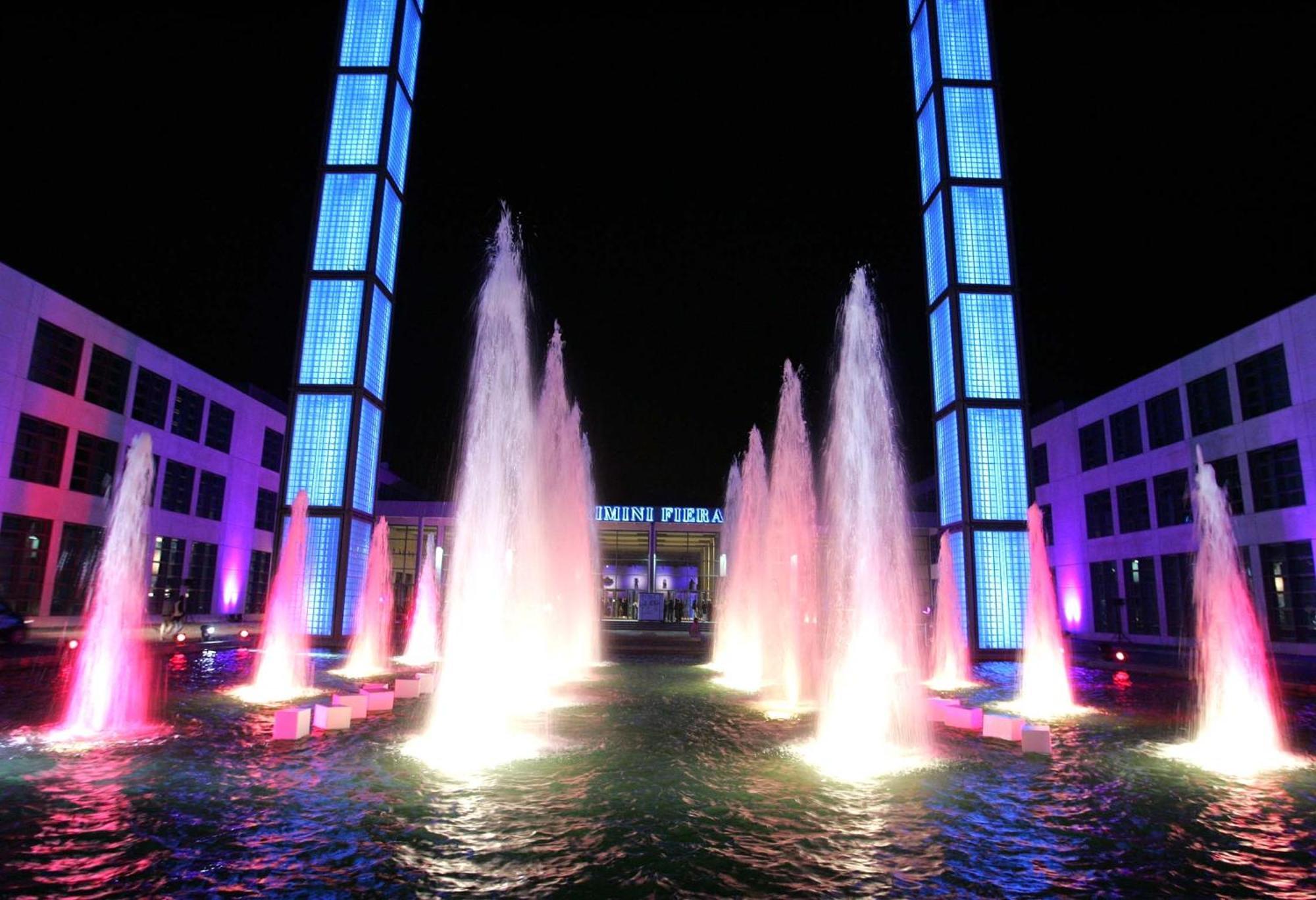 Hotel Giorg - Waterpark Included Rimini Exterior foto