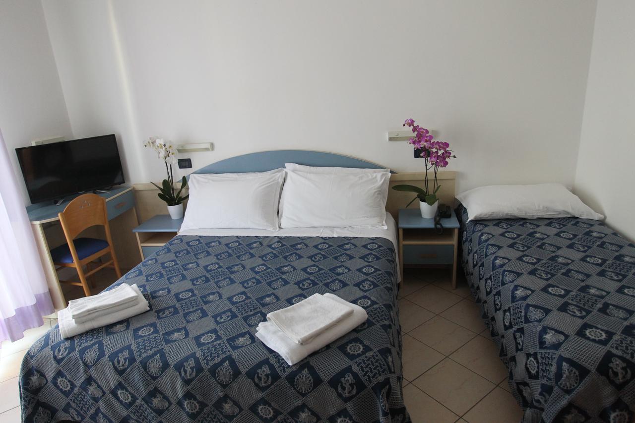 Hotel Giorg - Waterpark Included Rimini Exterior foto
