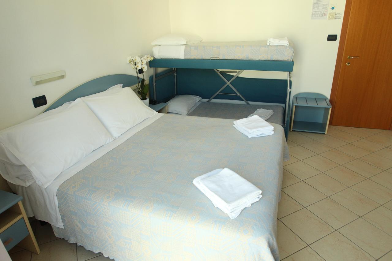 Hotel Giorg - Waterpark Included Rimini Exterior foto