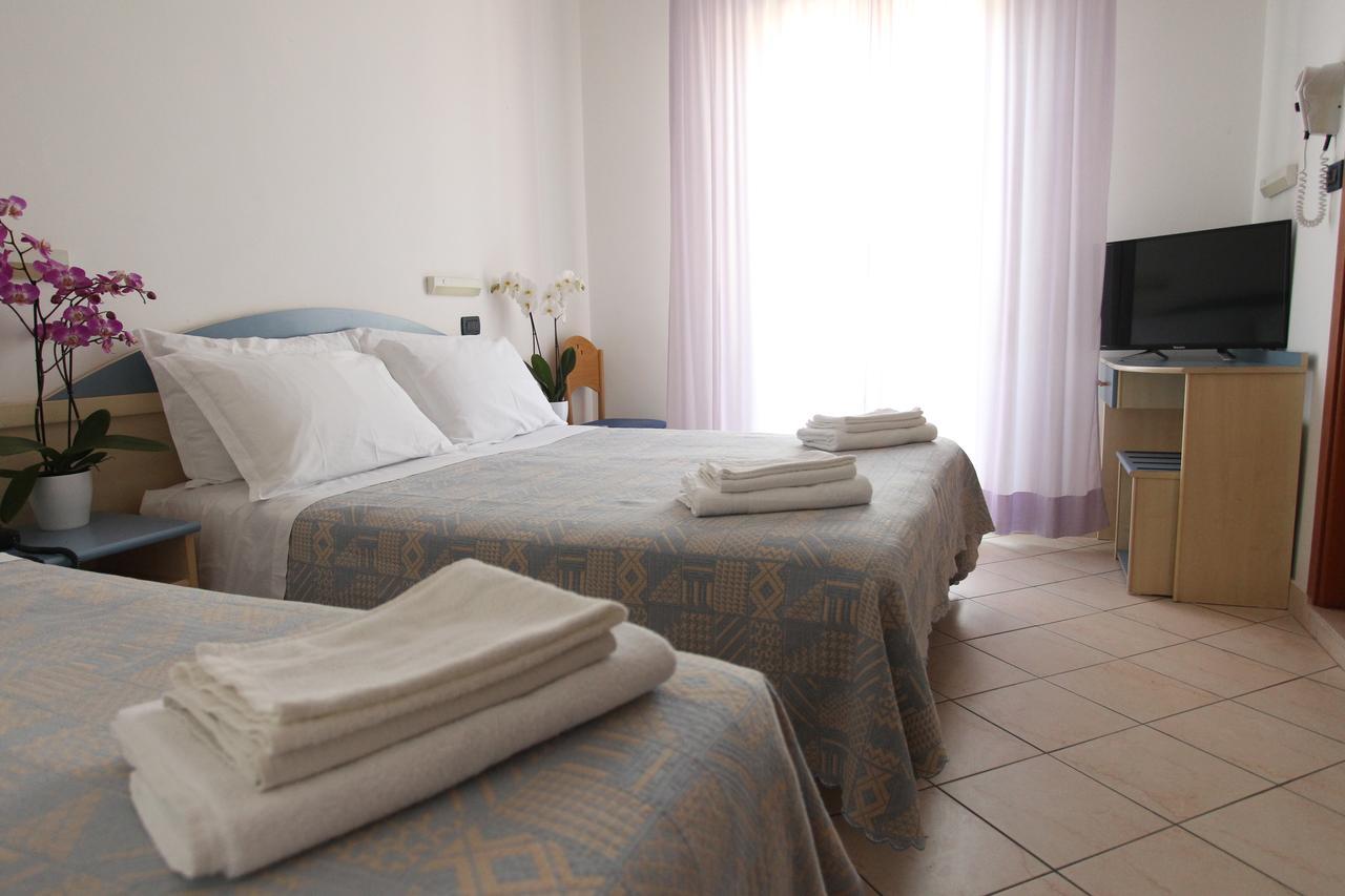 Hotel Giorg - Waterpark Included Rimini Exterior foto